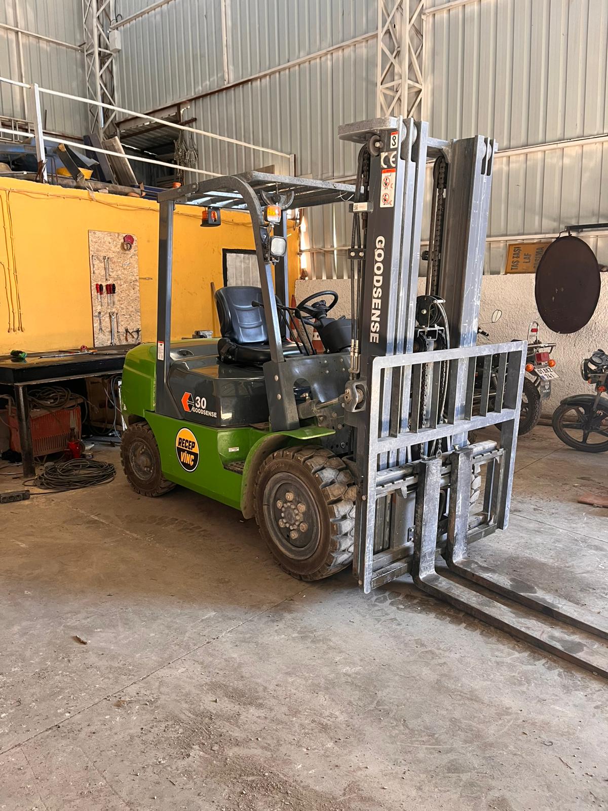 Ceyhan Kiralık Forklift – Hızlı Yükleme ve Boşaltma Çözümleri - Ceyhan Vinç Kiralama